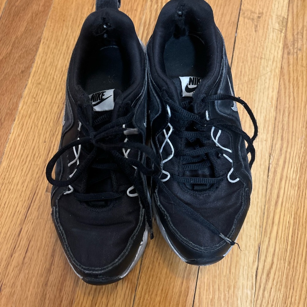 Nike Women Black and White Sneakers